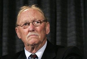 Esküdt ellenség: Tom Sneddon ügyész